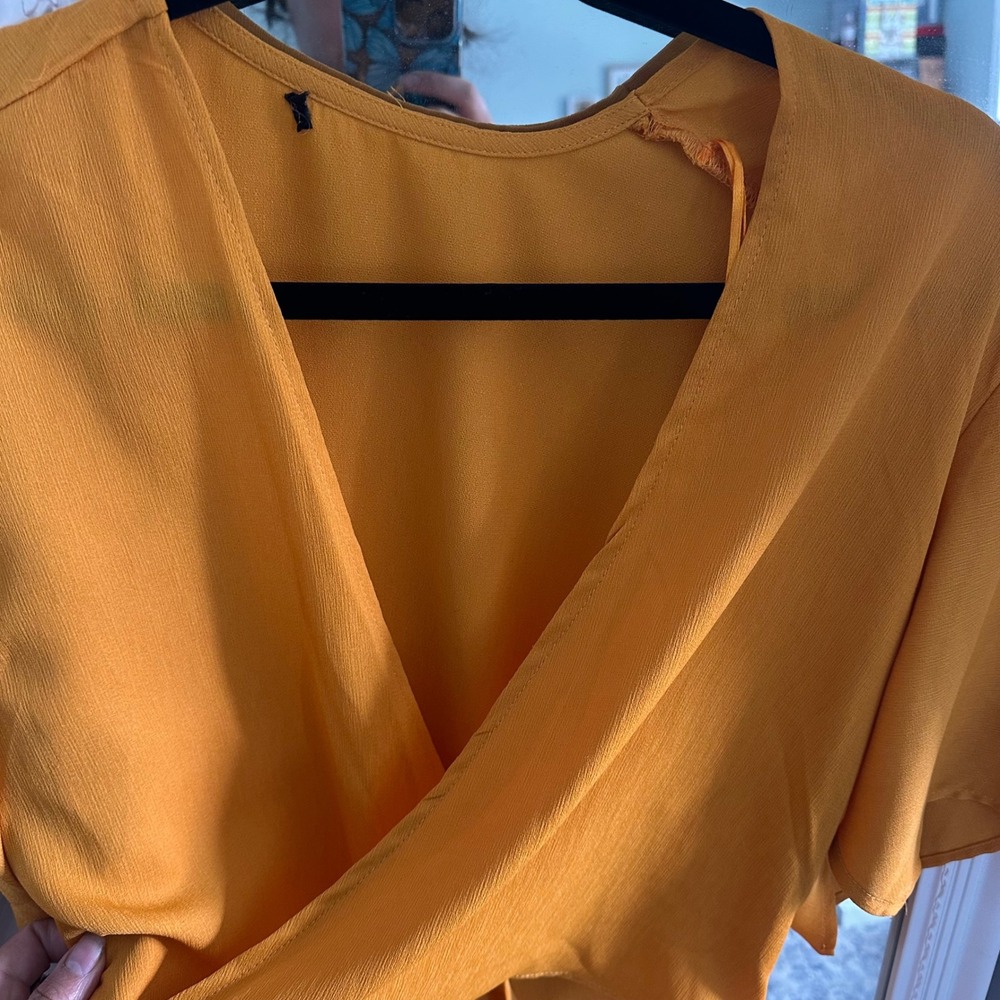 Say What? Tie Front Blouse Womens Medium Orange Yellow Short Sleeve Crop Top - Picture 3 of 5